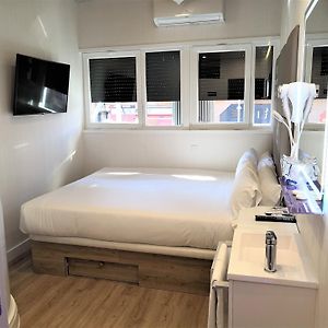 Habitación Pequeña con Cama King
